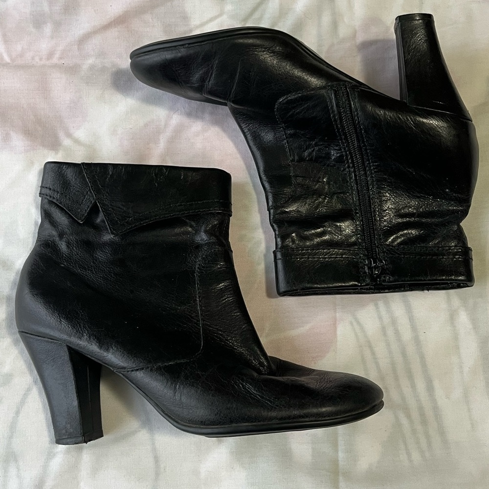 Aerosols Leather Heeled Short Boots Black